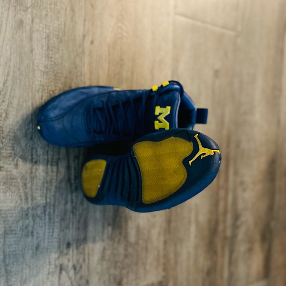 Jordan 12 Retro Michigan - Picture 5 of 7